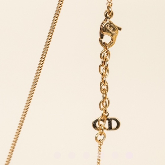 Dior: CD Crystal Heart Logo Pendant Gold-Plated Necklace - Picture 4 of 5
